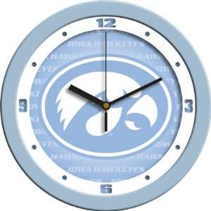  Iowa Hawkeyes 12 Blue Wall Clock: Sports & Outdoors