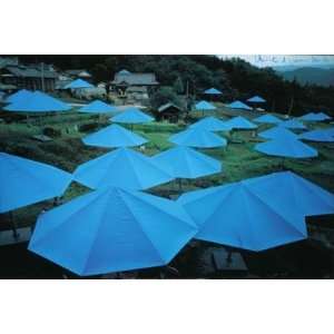  Umbrellas Japan   Usa by Javacheff Chrsito. size 24 