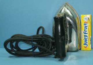 OLD 4 x 2 3/8 SM ELECTRIC TOY OR TRAVEL IRON CI868  