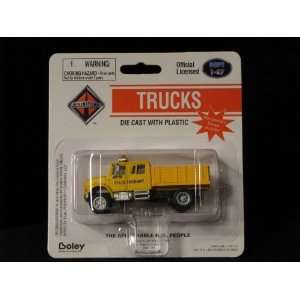  International 4900 Stakebed Truck Yellow 4033 88: Toys 