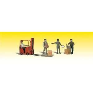 Woodland Scenics   Workers with Forklift O (Trains) Toys 