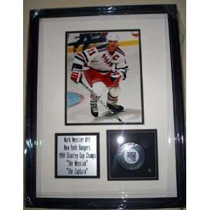  Autographed Mark Messier Puck   (Shadowbox Sports 