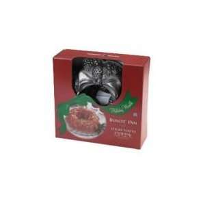  Nordic Ware Holiday Wreath Cake Pan: Home & Kitchen