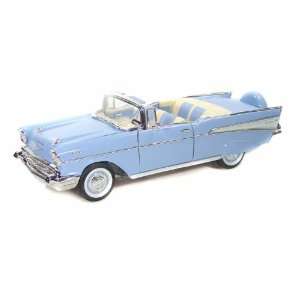  1957 Chevy Bel Air Convertible 1/18 Blue: Toys & Games