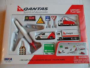 QANTAS Airlines   AIRPORT PLAY SET & Model Aircraft New  