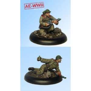  AE WWII Soviet Guard ROKS 3 Flamethrower Team (2) Toys & Games