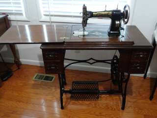 WHITE TREADLE SEWING MACHINE EARLY 1900S  