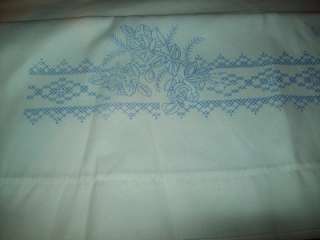 Herrschners Pillowcases 2 Embroidery New Roses Lovely  