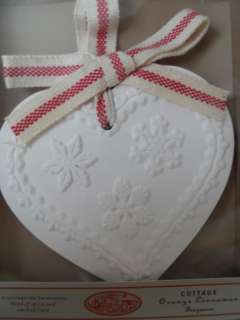   AND CINNAMON SCENTED HANGING CLAY HEART AND OIL CHRISTMAS CHIC  