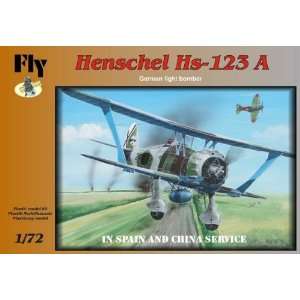   72 Henschel Hs123A German BiPlane Light Bomber Kit: Toys & Games