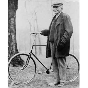 1913 photo John D. Rockefeller, full length portrait, standing with a 